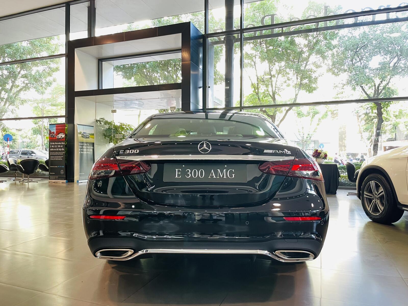 Mercedes-Benz E300 AMG - Ảnh 4