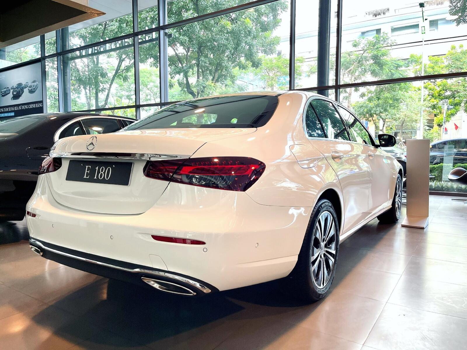 Mercedes-Benz E180 V1 - Ảnh 5