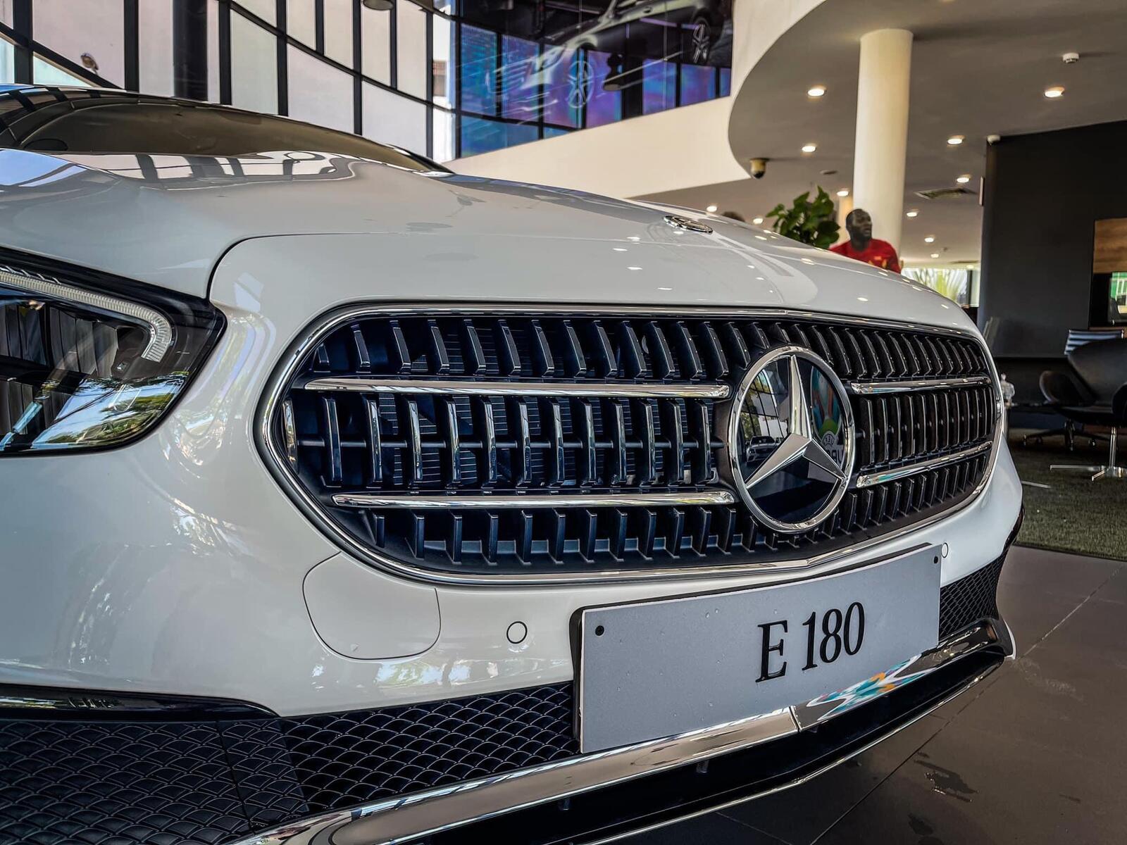 Mercedes-Benz E180 V1 - Ảnh 6