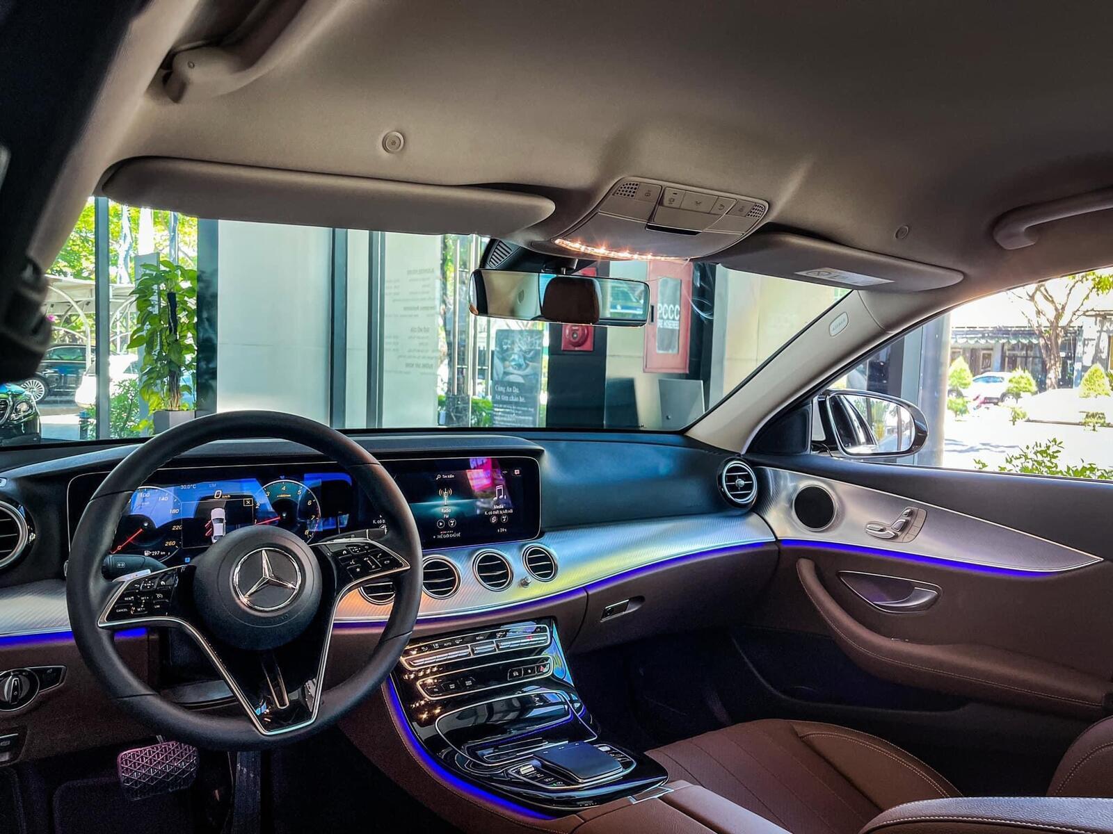 Mercedes-Benz E180 V1 - Ảnh 9