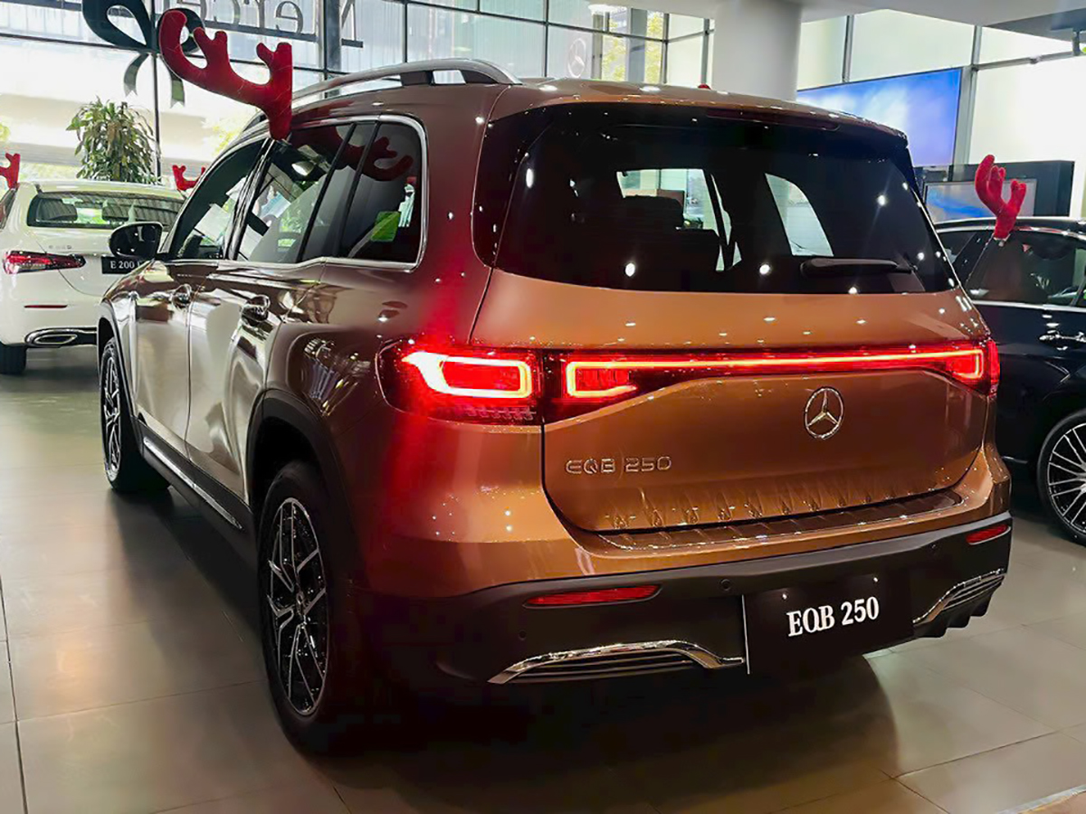 Mercedes EQB 250 SUV - Ảnh 7
