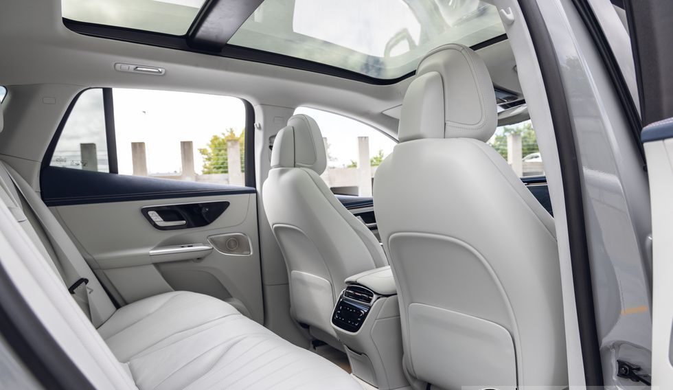 Mercedes EQE 500 SUV 2025 - Ảnh 7