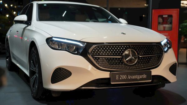 Mercedes-Benz E200 𝐀𝐯𝐚𝐧𝐭𝐠𝐚𝐫𝐝𝐞 2025