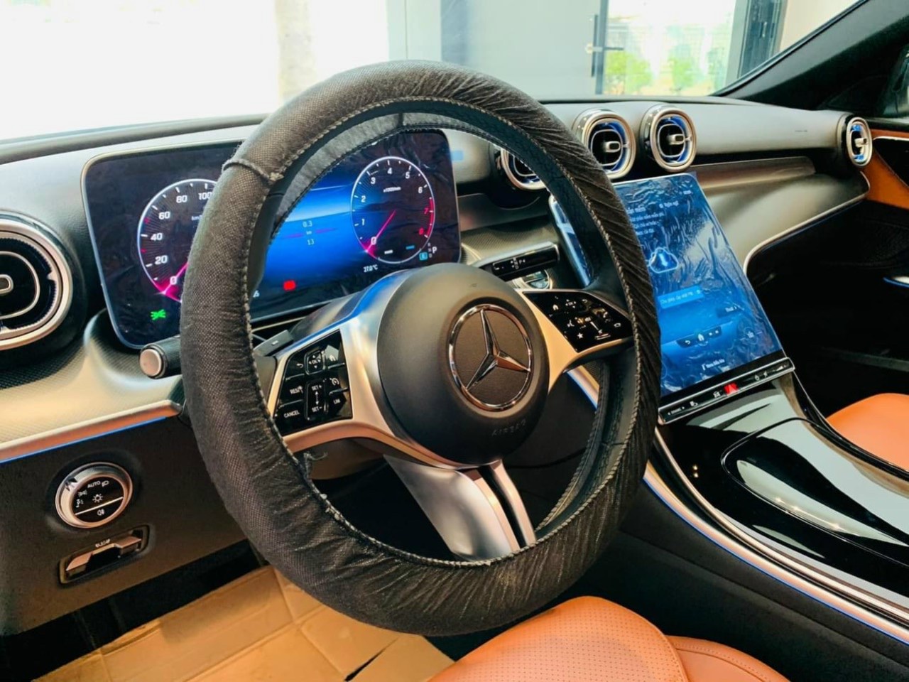 Mercedes-Benz C200 Avantgarde V2 2025 - Ảnh 4