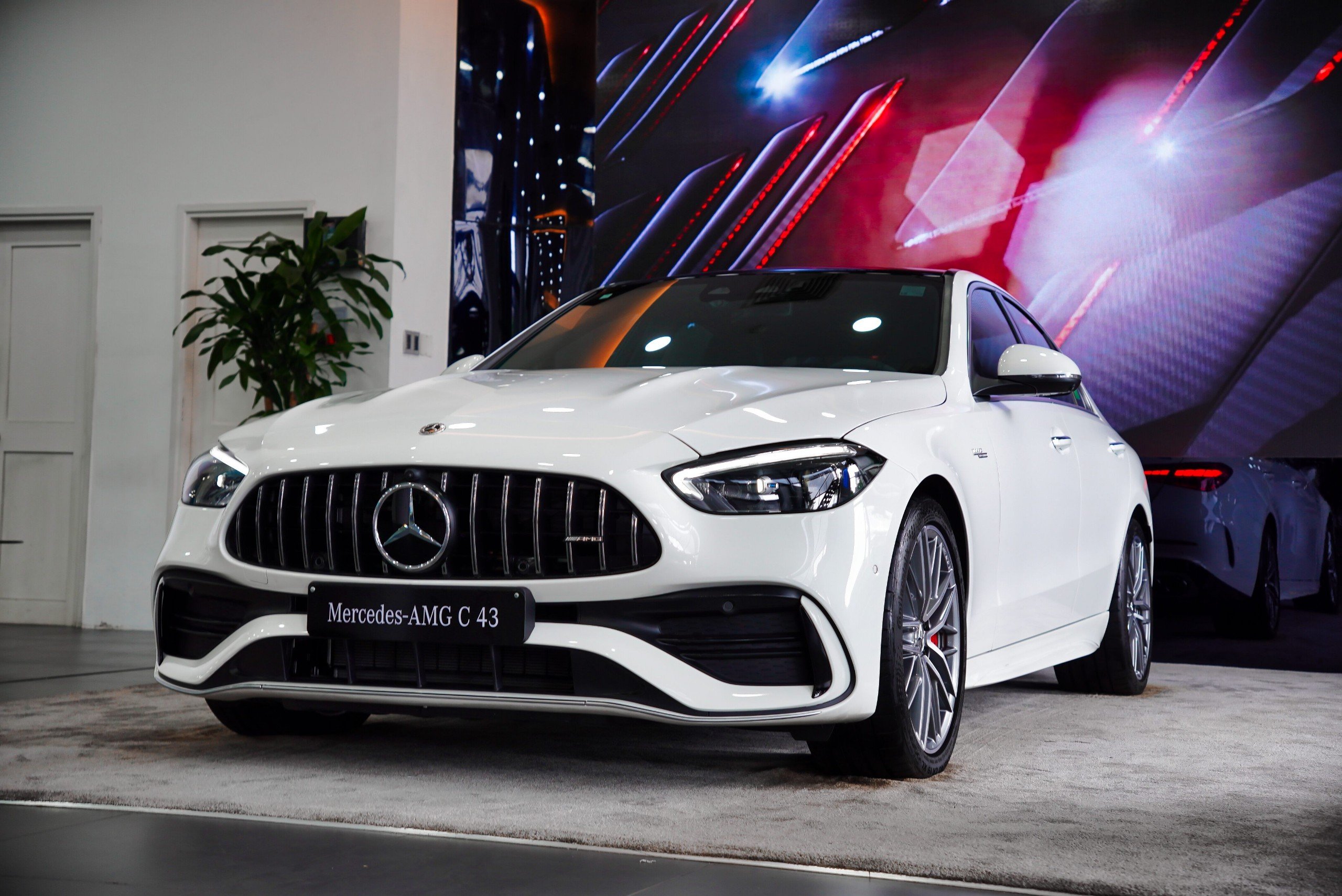 Mercedes-Benz-AMG C43 4MATIC - Ảnh 10