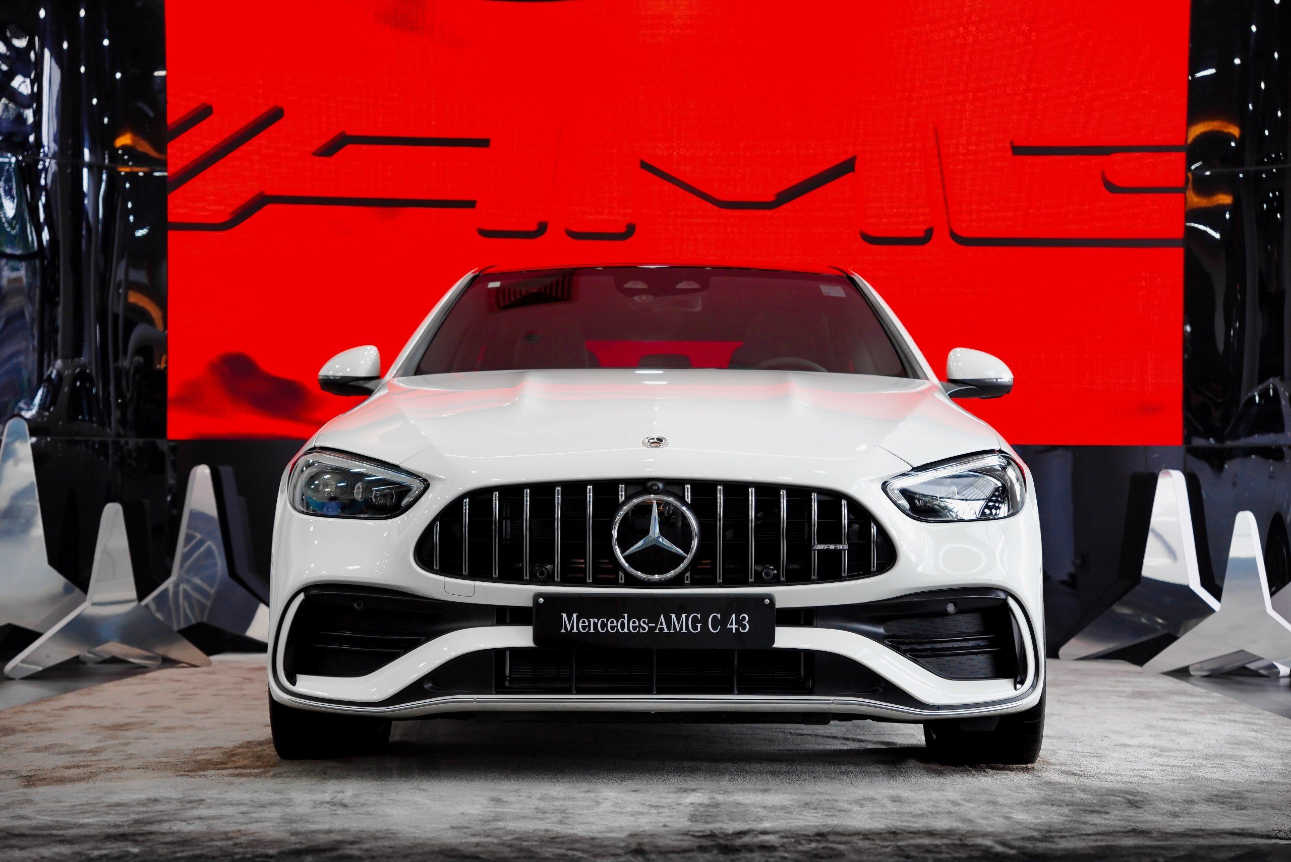 Mercedes-Benz-AMG C43 4MATIC - Ảnh 2
