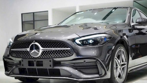Mercedes-Benz C300 AMG V2 2025