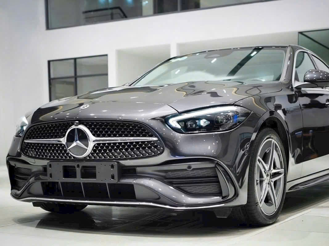 Mercedes-Benz C300 AMG V2 2025